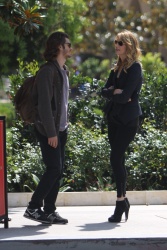 Andrew Garfield - Andrew Garfield and Laura Dern - talk while waiting for their car in Beverly Hills on June 1, 2015 - 18xHQ FlPOTGr6