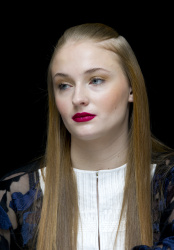 Sophie Turner - Game Of Thrones press conference portraits by Magnus Sundholm (New York, March 19, 2014) - 12xHQ GgoX7LTH