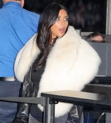 Kim Kardashian & Kanye West - At LAX Airport in Los Angeles, 7 января 2015 (68xHQ) HaYKS4Ed
