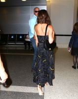 Виктория Бекхэм (Victoria Beckham) Arriving at LAX Airport, 31.07.2016 - 28xHQ ICkNhfEI