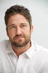 Gerard Butler - Gerard Butler - How To Train Your Dragon press conference portraits by Vera Anderson (Beverly Hills, March 20, 2010) - 19xHQ IiXbs47I