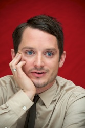 Elijah Wood - "The Hobbit: An Unexpected Journey" press conferene portraits by Vera Anderson (New York, December 5, 2012) - 5xHQ JAWUu1L4