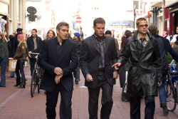 Ben Affleck - George Clooney, Brad Pitt, Matt Damon, Catherine Zeta-Jones, Julia Roberts, Don Cheadle, Andy Garcia, Casey Affleck, Vincent Cassel - "Ocean's Twelve (Двенадцать друзей Оушена)", 2004 (67xHQ) JKIhsOxJ