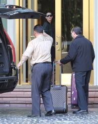 Kendall Jenner - Arriving at LAX airport, 2 января 2015 (55xHQ) JL9Pq0m4
