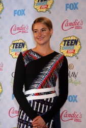 Shailene Woodley - 2014 Teen Choice Awards, Los Angeles August 10, 2014 - 363xHQ KPE2d3lY