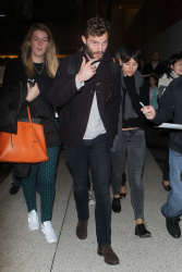 Jamie Dornan - Spotted at at LAX Airport with his wife, Amelia Warner - January 13, 2015 - 69xHQ Kk7Zn5Ab