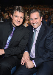 "Nathan Fillion" - Nathan Fillion - 39th Annual People's Choice Awards at Nokia Theatre in Los Angeles (January 9, 2013) - 28xHQ MBRg0HnC
