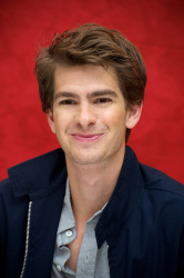 Andrew Garfield - Never Let Me Go press conference portraits by Vera Anderson (Toronto, September 11, 2010) - 8xHQ Mgd4kTJs