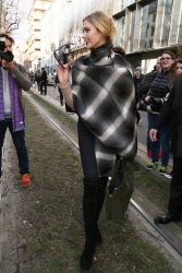Karlie Kloss - Leaving the Dolce & Gabbana fashion show in Milan, Italy - March 1, 2015 (14xHQ) Mpal9ntA