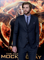 Liam Hemsworth, Jennifer Lawrence, Josh Hutcherson - 'The Hunger Games: Mockingjay - Part 1'Los Angeles Premiere at Nokia Theatre L.A. Live, Лос-Анджелес, 17 ноября 2014 (119xHQ) N4MJ7gMP