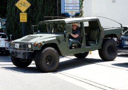 Arnold Schwarzenegger - seen out in Los Angeles - April 18, 2015 - 72xHQ N71sqCYt