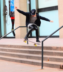 Justin Bieber - Justin Bieber - Skating in New York City (2014.12.28) - 41xHQ NOkCvF9H