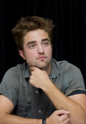 Robert Pattinson - The Twilight Saga Breaking Dawn Part 2 press conference portraits by Magnus Sundholm (San Diego, July 12, 2012) - 13xHQ Ncs3O1wc