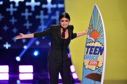 Selena Gomez - At the FOX's 2014 Teen Choice Awards, August 10, 2014 - 393xHQ O5OcsuUb