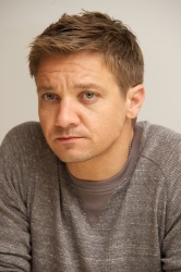 Jeremy Renner - Marvel's The Avengers press conference portraits by Vera Anderson (Los Angeles, April 13, 2012) - 4xHQ OauuUfJC