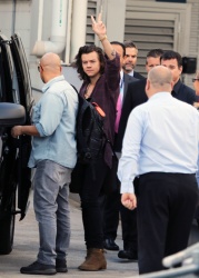 Harry Styles - Arriving into Sydney Airport in Sydney, Australia - February 5, 2015 - 13xHQ OsrvB0YP