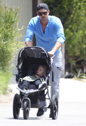 Josh Duhamel - Josh Duhamel - Out and about in Brentwood - May 9, 2015 - 22xHQ SP1oYi2e