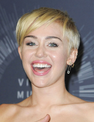 Miley Cyrus - 2014 MTV Video Music Awards in Los Angeles, August 24, 2014 - 350xHQ TDQZyuO7