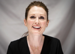 Julianne Moore - "Crazy, Stupid, Love" press conference portraits by Armando Gallo (New York, July 20, 2011) - 17xHQ TPbhzNkG