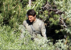 Tom Cruise - on the set of 'Oblivion' in June Lake, California - July 10, 2012 - 15xHQ TemMRDap