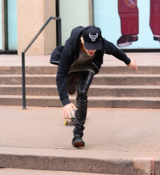 Justin Bieber - Skating in New York City (2014.12.28) - 41xHQ UJBIeGYi