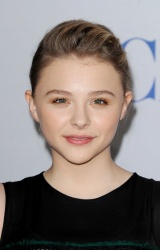 Chloe Moretz - 2012 People's Choice Awards at the Nokia Theatre (Los Angeles, January 11, 2012) - 335xHQ UprHOFsx