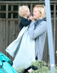 Malin Akerman - Malin Akerman - Out with her son in LA- February 20, 2015 (25xHQ) VncSPW0m