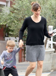 Jennifer Garner - out and about in Brentwood, 29 января 2015 (12xHQ) WAh5pUg0