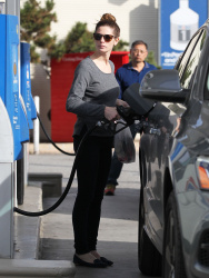 Ashley Greene - Getting gas in LA - february 26, 2015 (18xHQ) WsHpLMi1