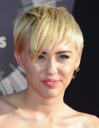 Miley Cyrus - 2014 MTV Video Music Awards in Los Angeles, August 24, 2014 - 350xHQ XYohaBGQ