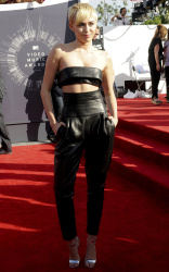 Miley Cyrus - 2014 MTV Video Music Awards in Los Angeles, August 24, 2014 - 350xHQ YgWDFXnD