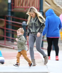Hilary Duff - at Coldwater Canyon Park in Beverly Hills, 23 января 2015 (30xHQ) YlAIknQ1