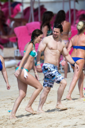 Mark Wahlberg - and his family seen enjoying a holiday in Barbados (December 26, 2014) - 165xHQ ZWJUrmoV