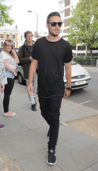 Liam Payne - Arriving at recording studio in London - April 24, 2015 - 10xHQ ZxHtnw5s
